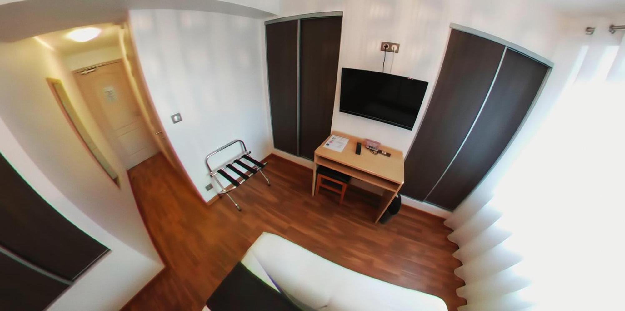 Hotel Au Bon Coin Cloyes-sur-le-Loir Bagian luar foto