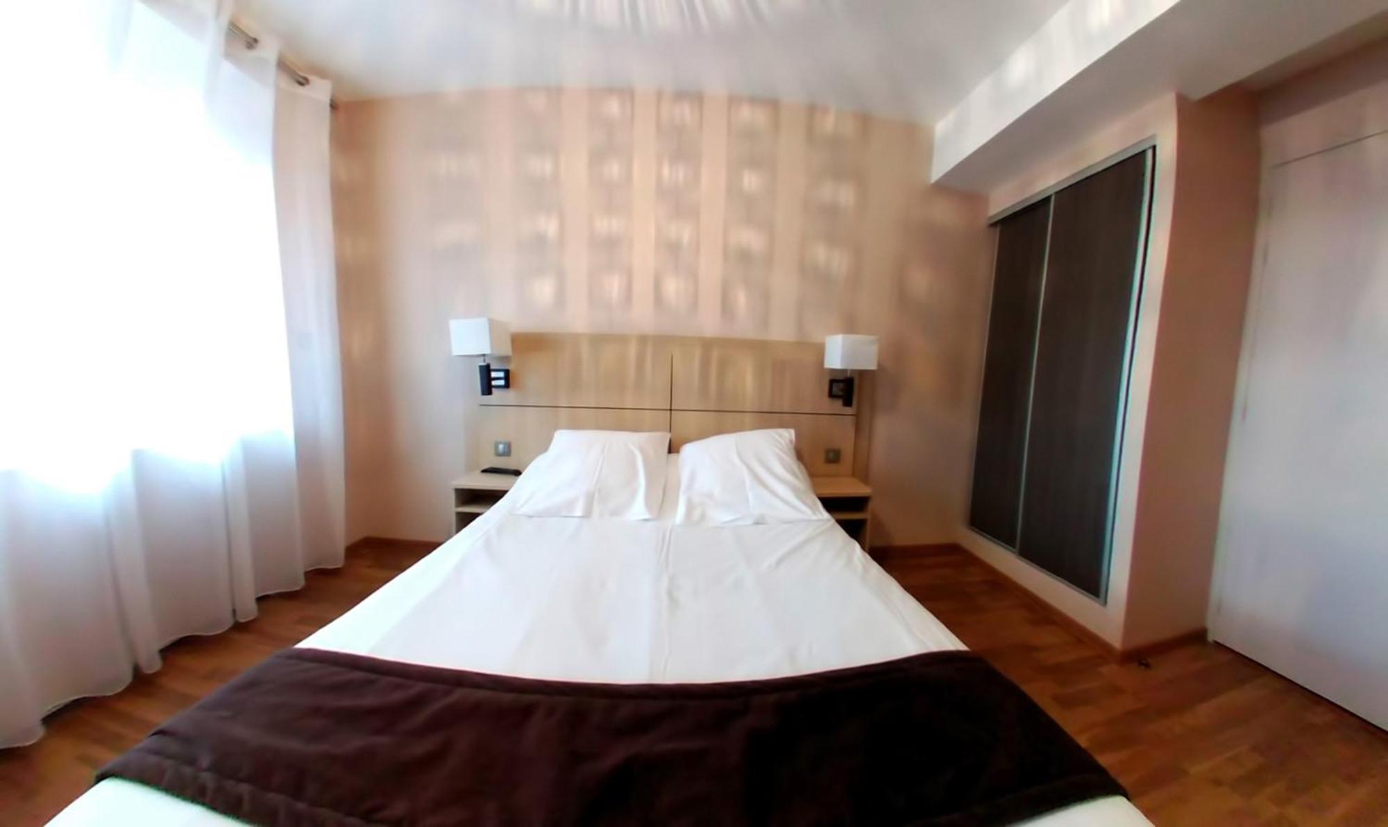 Hotel Au Bon Coin Cloyes-sur-le-Loir Bagian luar foto