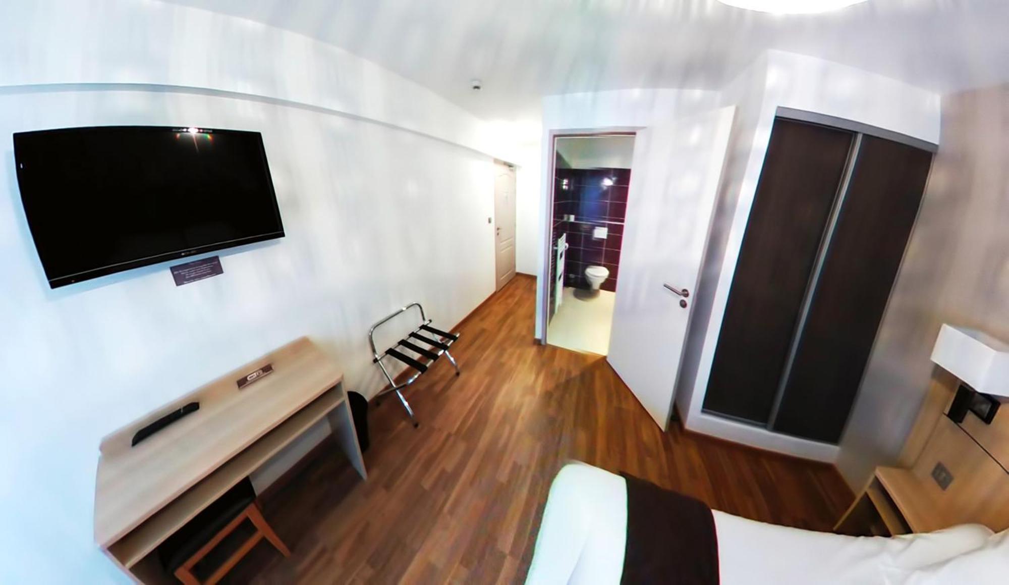 Hotel Au Bon Coin Cloyes-sur-le-Loir Bagian luar foto